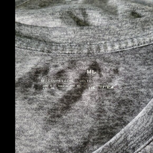 Womens size medium Under Armour T-shirt - Picture 3 of 3